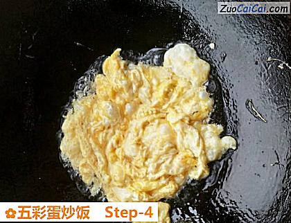 五彩蛋炒饭做法第四步骤