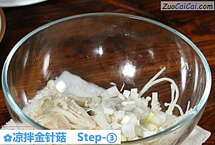 凉拌金针菇做法第三步骤