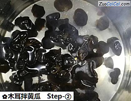 木耳拌黄瓜做法第二步骤