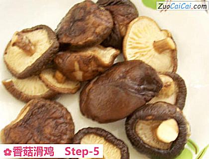 香菇滑鸡做法第五步骤