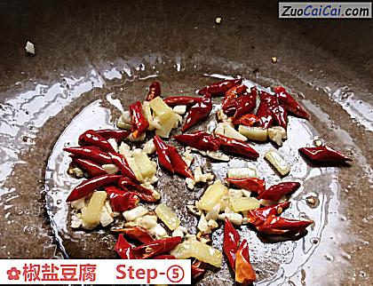 椒盐豆腐做法第五步骤