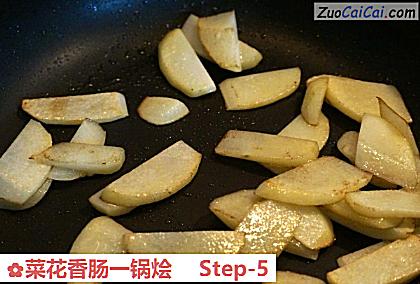 菜花香肠一锅烩做法第五步骤