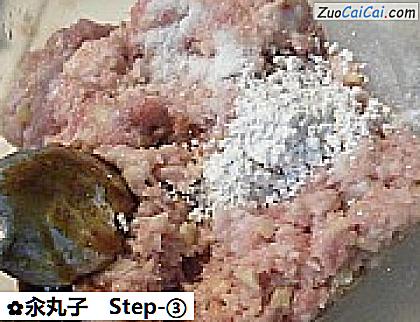 汆丸子做法第三步骤