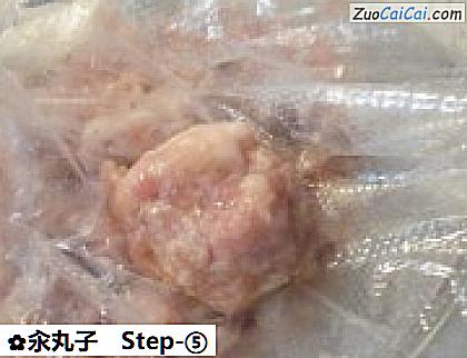 汆丸子做法第五步骤