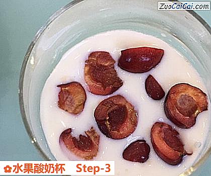 水果酸奶杯做法第三步骤