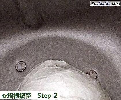 培根披萨做法第二步骤