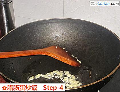 腊肠蛋炒饭做法第四步骤