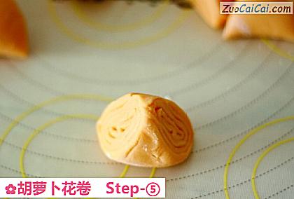 胡萝卜花卷做法第五步骤