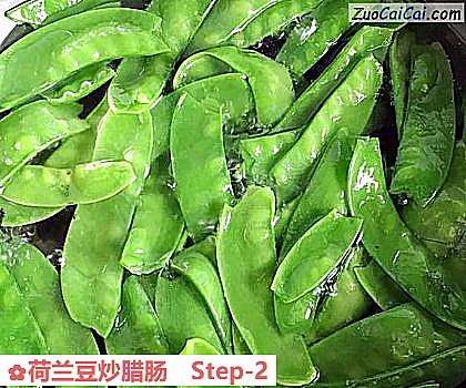 荷兰豆炒腊肠做法第二步骤