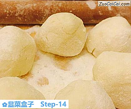 韭菜盒子做法第十四步骤