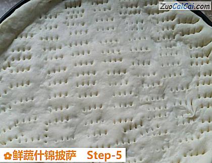 鲜蔬什锦披萨做法第五步骤