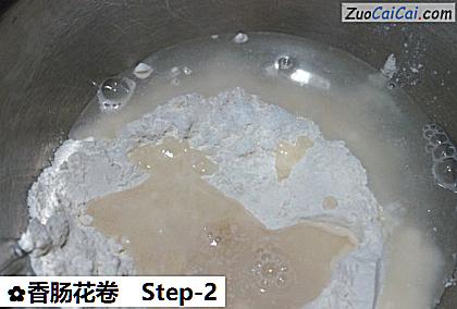 香肠花卷做法第二步骤