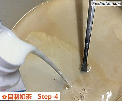 自制奶茶做法第四步骤