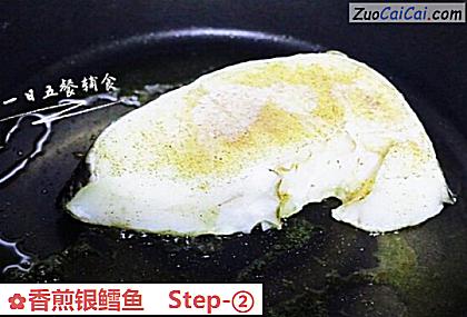 香煎银鳕鱼做法第二步骤