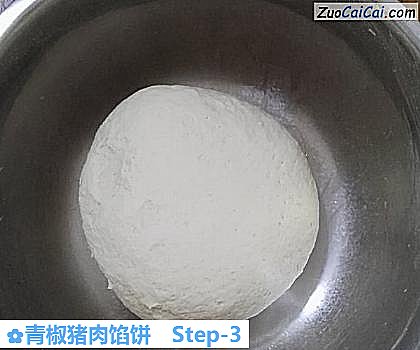 青椒猪肉馅饼做法第三步骤