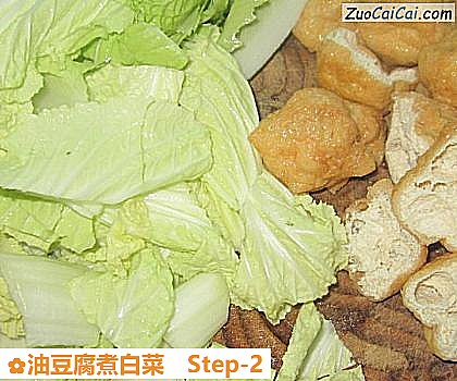油豆腐煮白菜做法第二步骤