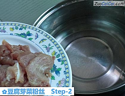 豆腐芽菜粉丝做法第二步骤