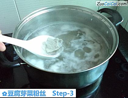 豆腐芽菜粉丝做法第三步骤