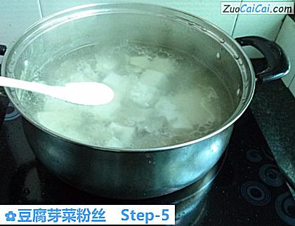 豆腐芽菜粉丝做法第五步骤