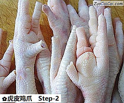 虎皮鸡爪做法第二步骤