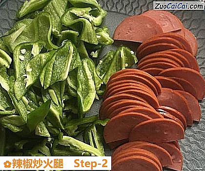 辣椒炒火腿做法第二步骤