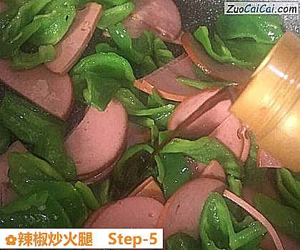 辣椒炒火腿做法第五步骤