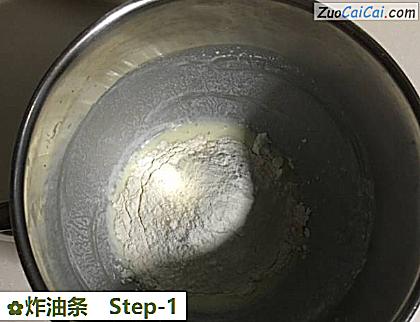 炸油条做法第一步骤