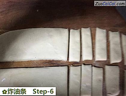 炸油条做法第六步骤