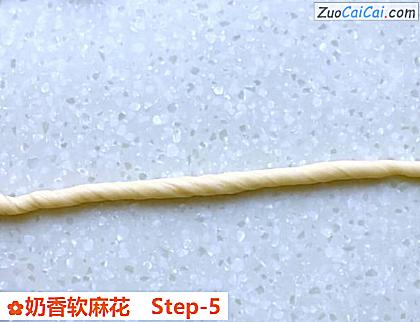 奶香软麻花做法第五步骤