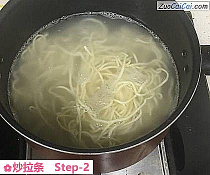 炒拉条做法第二步骤