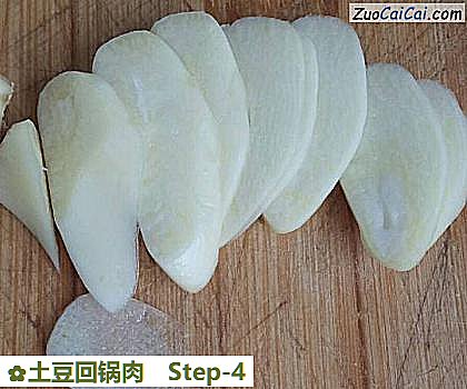 土豆回锅肉做法第四步骤