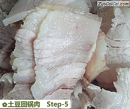土豆回锅肉做法第五步骤