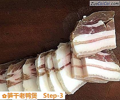 笋干老鸭煲做法第三步骤