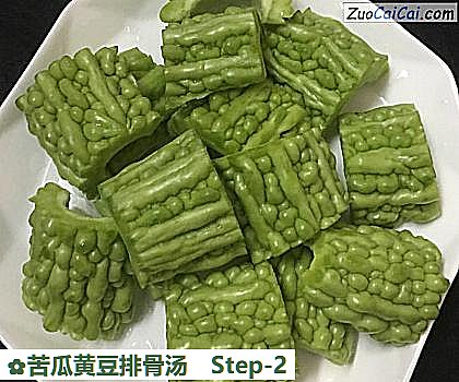 苦瓜黄豆排骨汤做法第二步骤