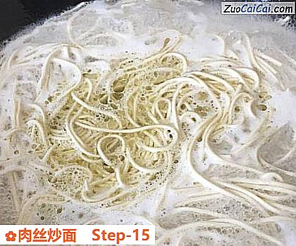 肉丝炒面做法第十五步骤