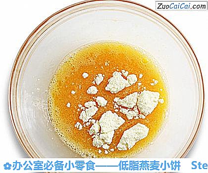 低脂燕麦小饼做法第三步骤
