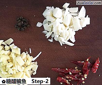 糖醋鳊鱼做法第二步骤