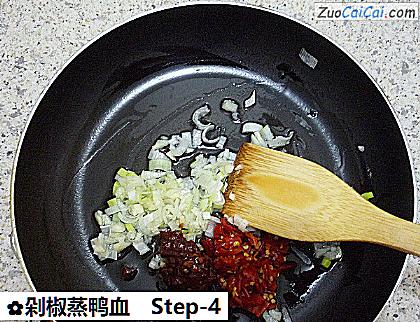 剁椒蒸鸭血做法第四步骤