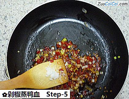 剁椒蒸鸭血做法第五步骤