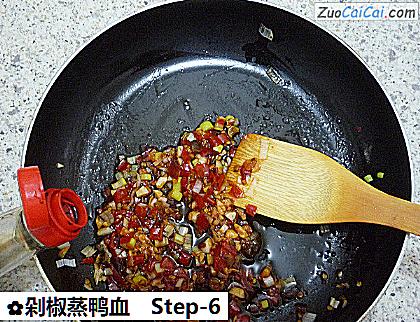 剁椒蒸鸭血做法第六步骤
