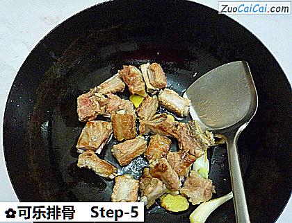 可乐排骨做法第五步骤