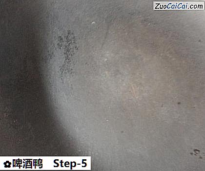 啤酒鸭做法第五步骤