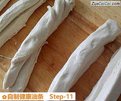 自制健康油条做法第十一步骤