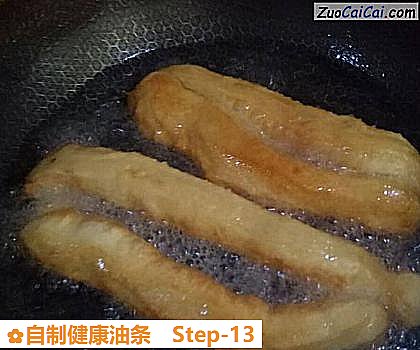 自制健康油条做法第十三步骤