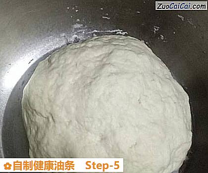 自制健康油条做法第五步骤