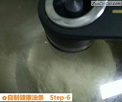 自制健康油条做法第六步骤