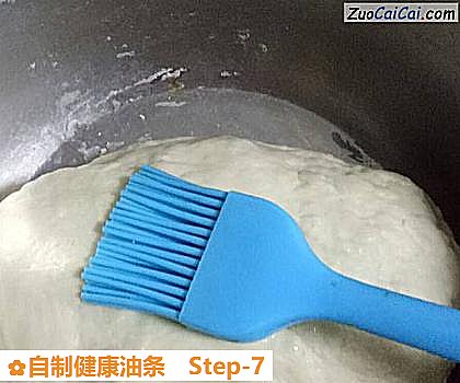 自制健康油条做法第七步骤