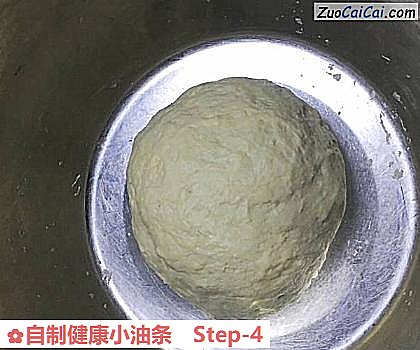 自制健康小油条做法第四步骤