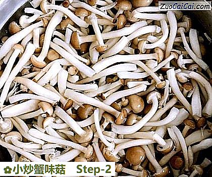 小炒蟹味菇做法第二步骤