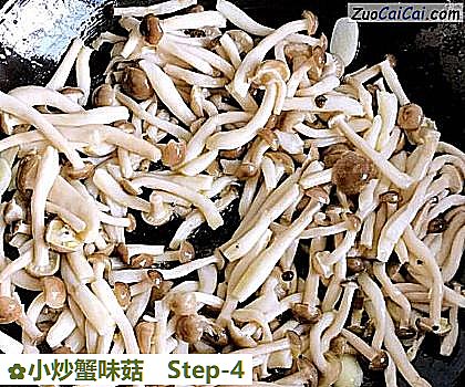 小炒蟹味菇做法第四步骤